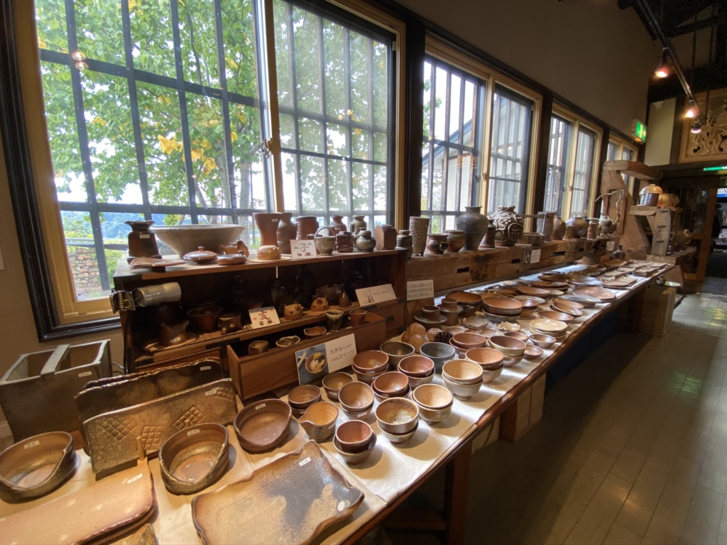 津軽烏城焼】世界一の登窯で 電動ロクロ体験ツアー | We are K2W