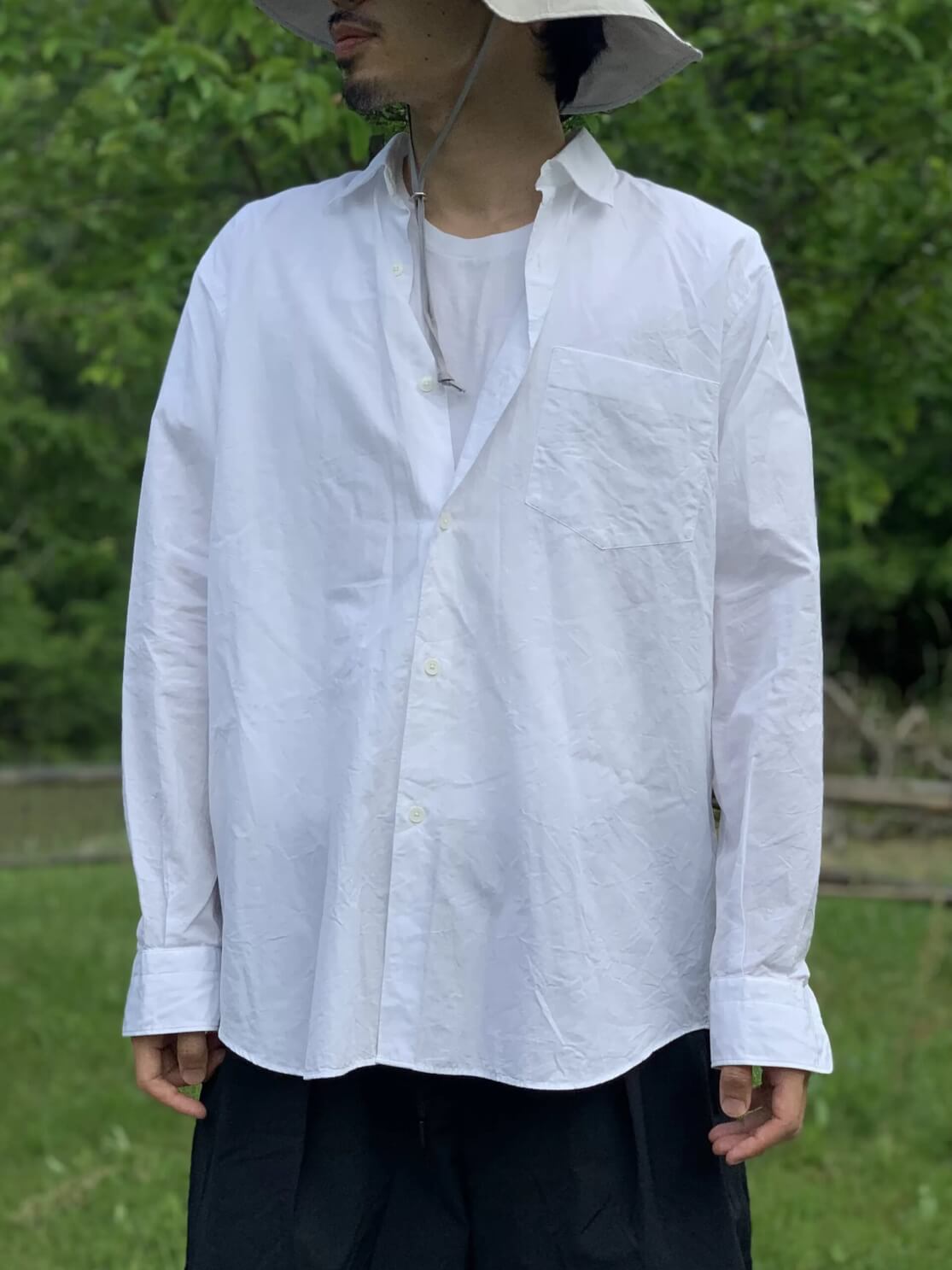 COMOLIのコモリシャツを徹底レビュー！サイズ感とコーデ例を解説 - K2J