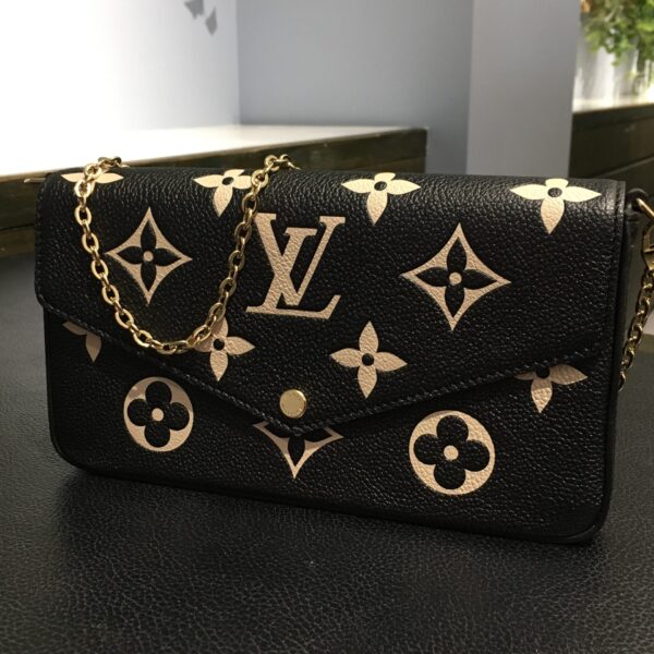 ルイ・ヴィトン】ポシェット・フェリシーの収納力・使い勝手の