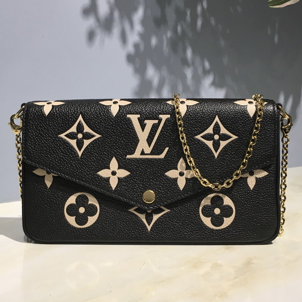 ルイ・ヴィトン】ポシェット・フェリシーの収納力・使い勝手の