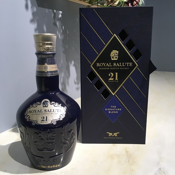 ロイヤルサルート 21年シグネチャーブレンド】の買取価格と査定