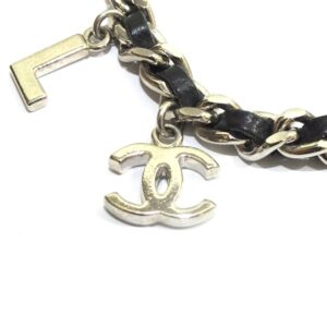 CHANEL ロゴチャーム付き レザーチェーン ブレスレット | 買取実績