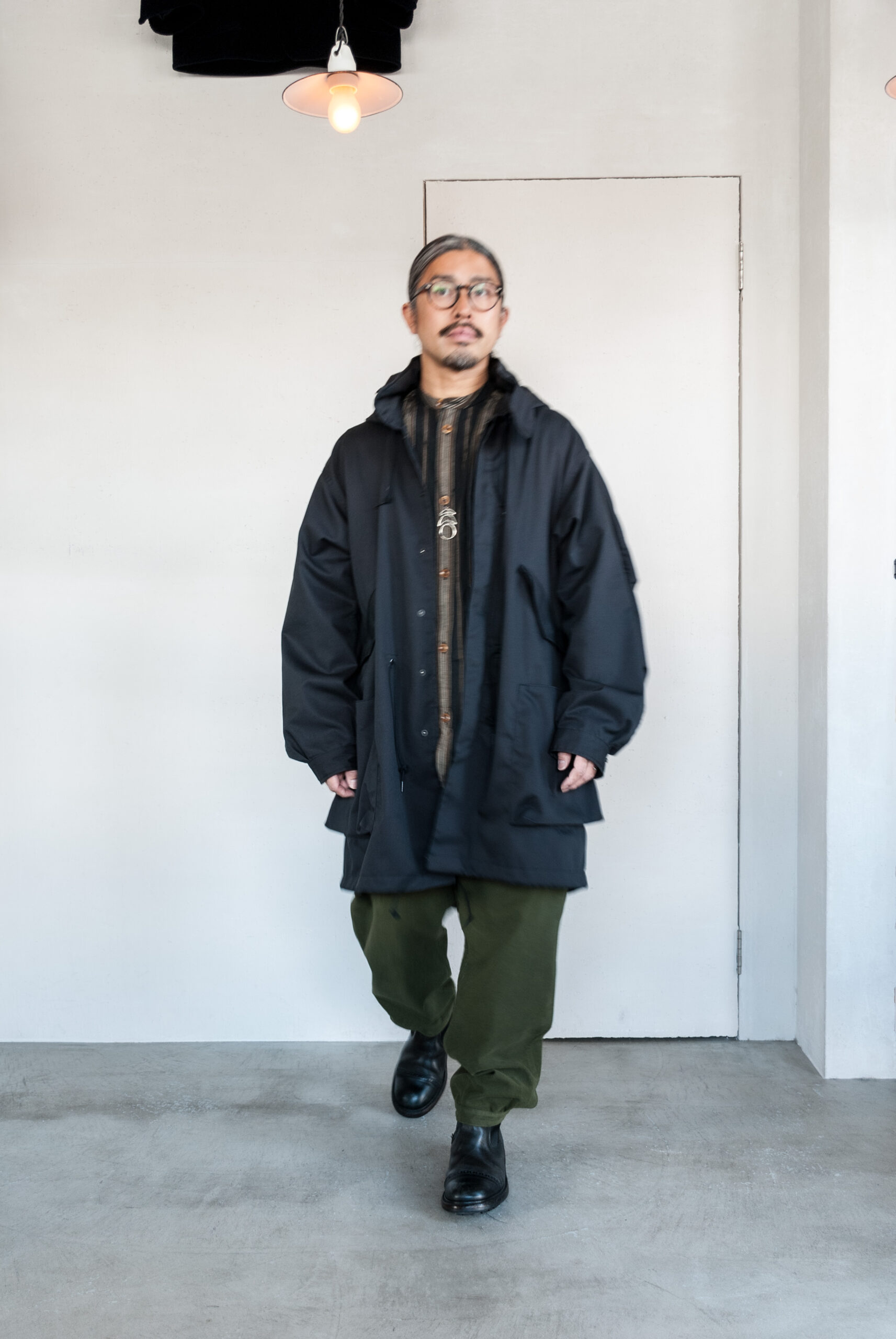 SASSAFRAS Digs Crew Coat British Twill | kado〔カド オノミチ〕