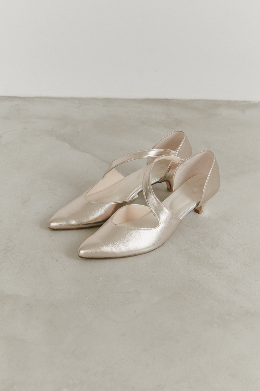 kaene公式オンラインストア アシメストラップパンプス / 050018 結婚式