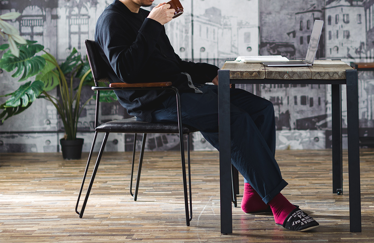 アイアンレザーアームチェア ナーリヤル 家具の製造・販売 友安製作所