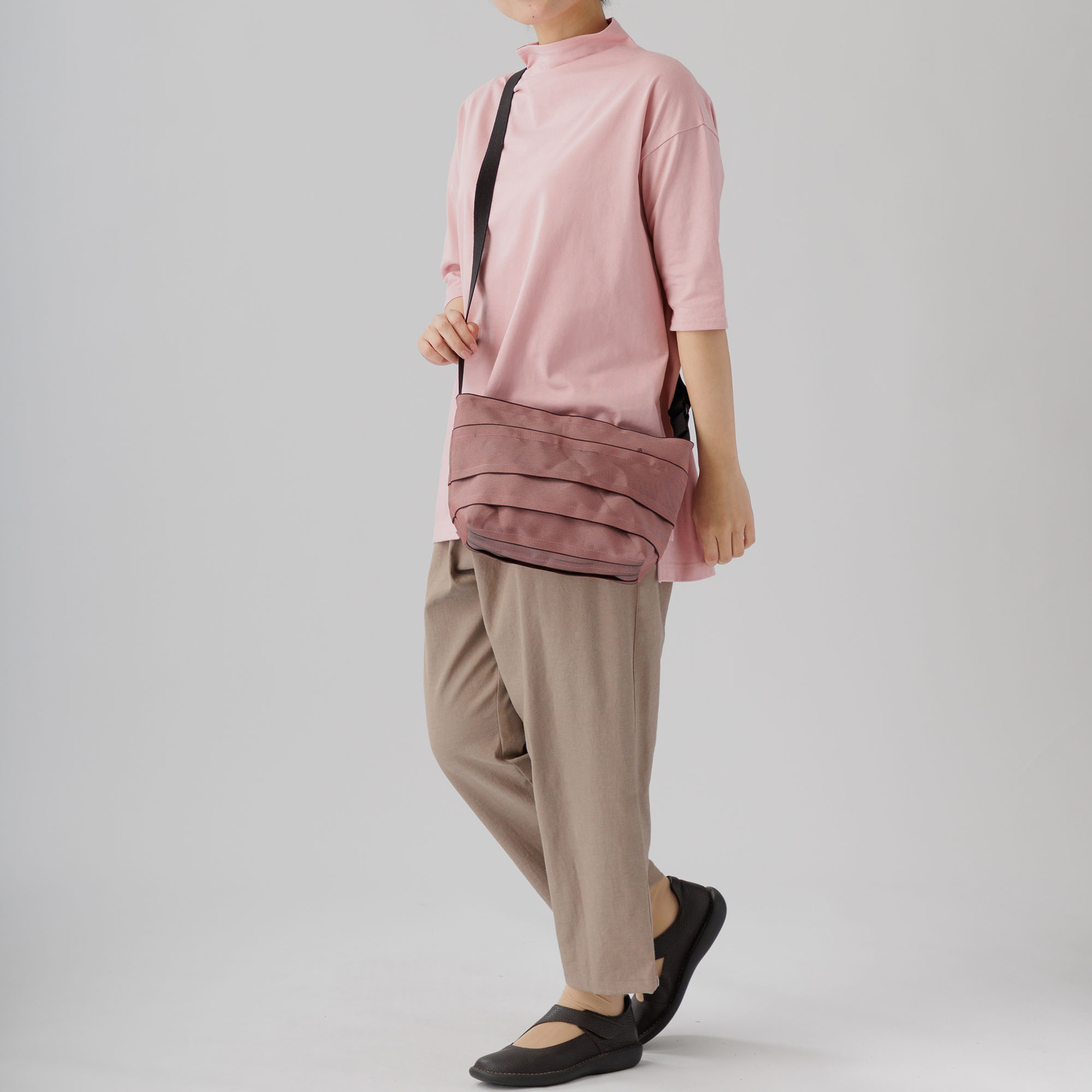 多彩なポケットのショルダーバッグ(小)5411-0 Series | かぐらやONLINE