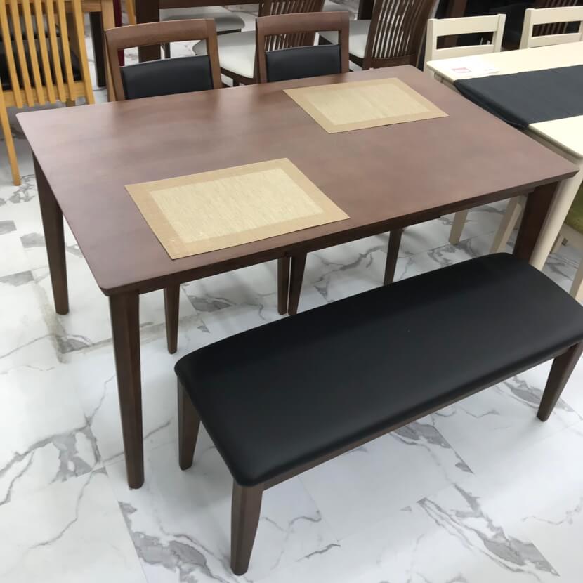 ニトリ ミドルブラウンダイニングテーブルセットを買い取りました