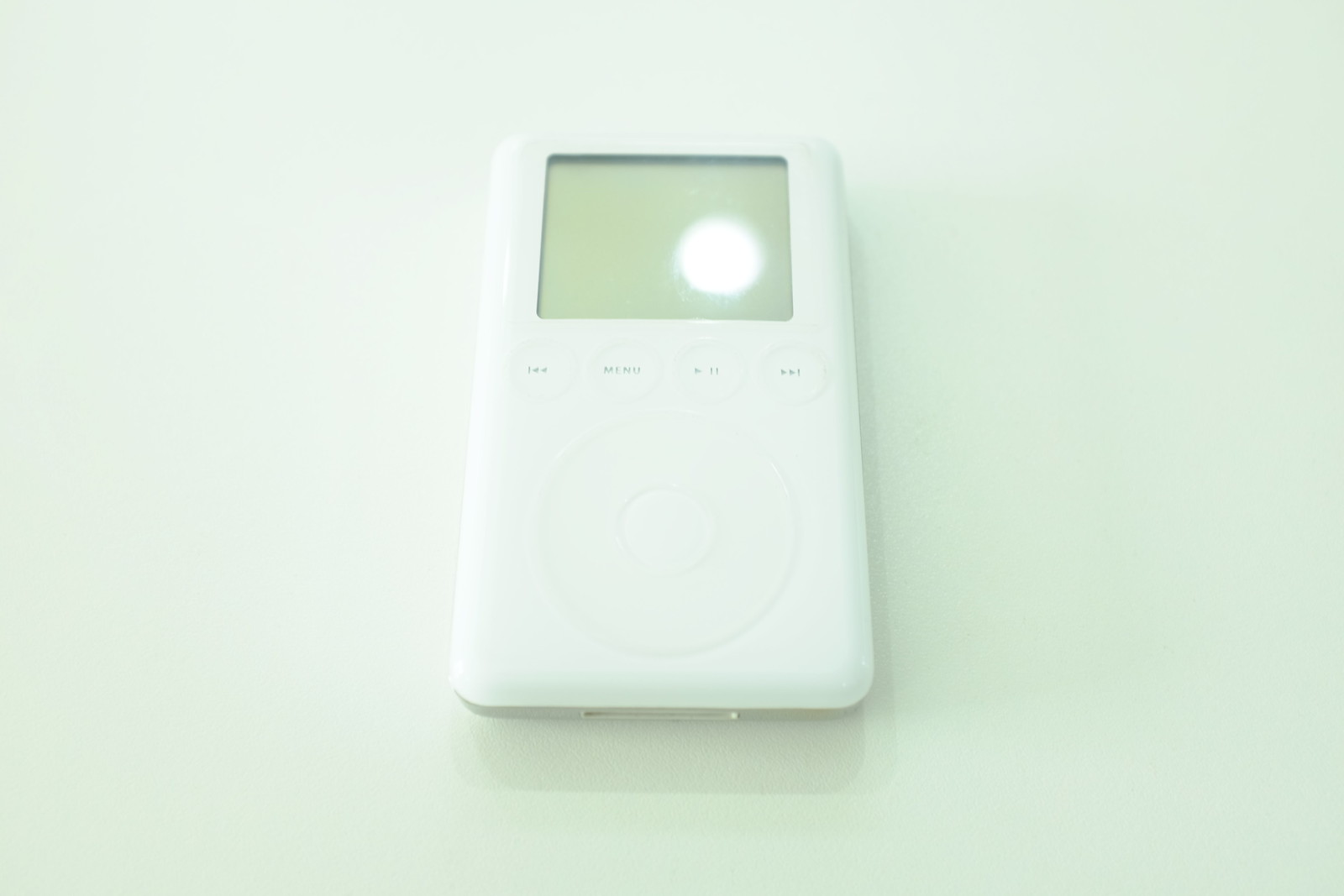 ボタンが赤く光るヤツ iPod 3rd Generation 電池交換 – Kaleidalabs