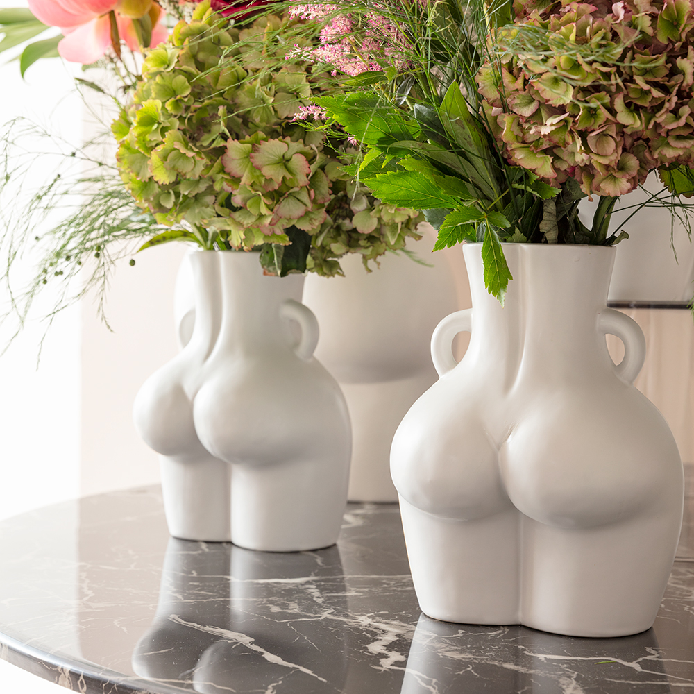 ドナ ホワイト フラワーベース - 花瓶・フラワーベースの通販 ｜【KARE