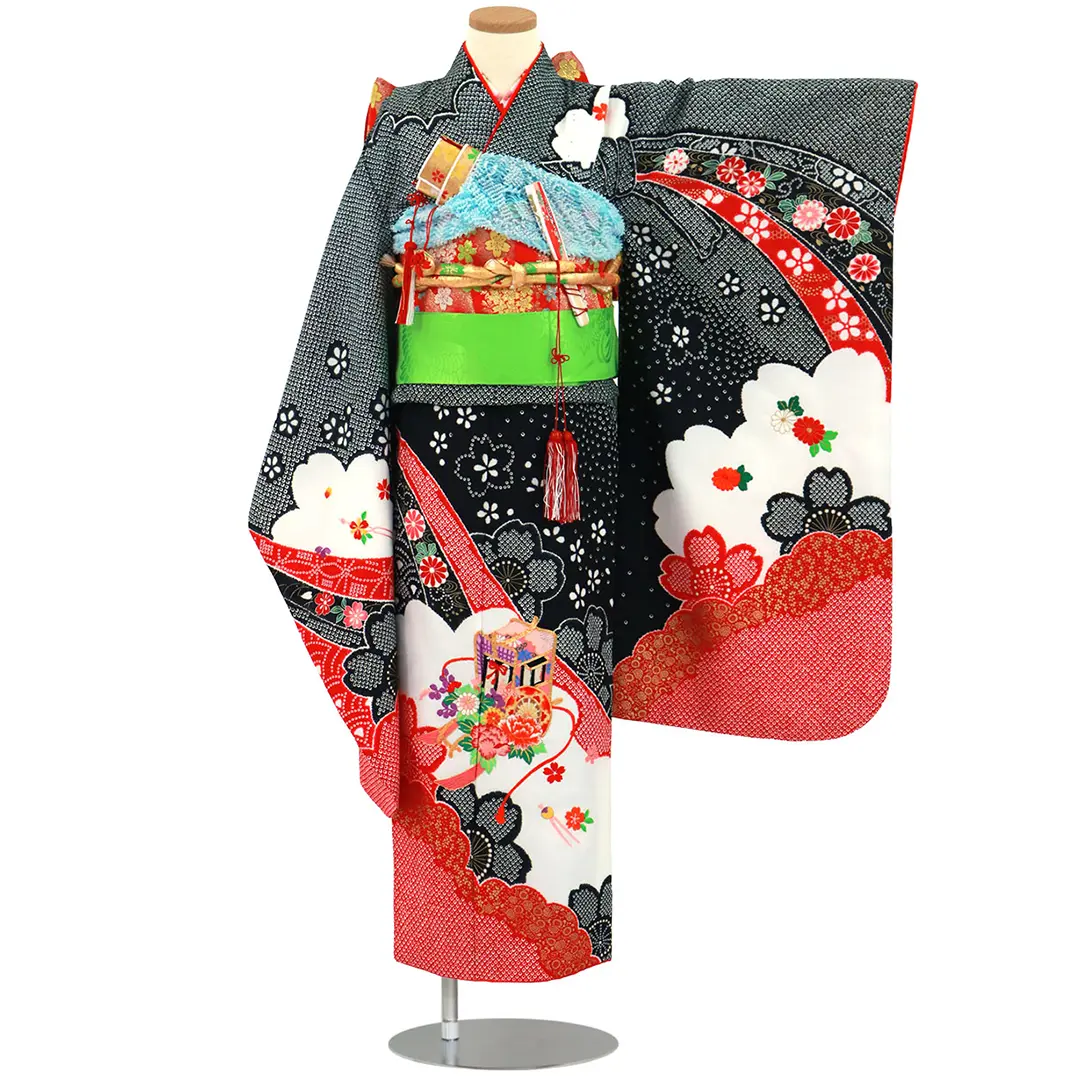 黒地に疋田（ひった）の桜、御所車の着物／七五三・七歳女の子 | 宅配