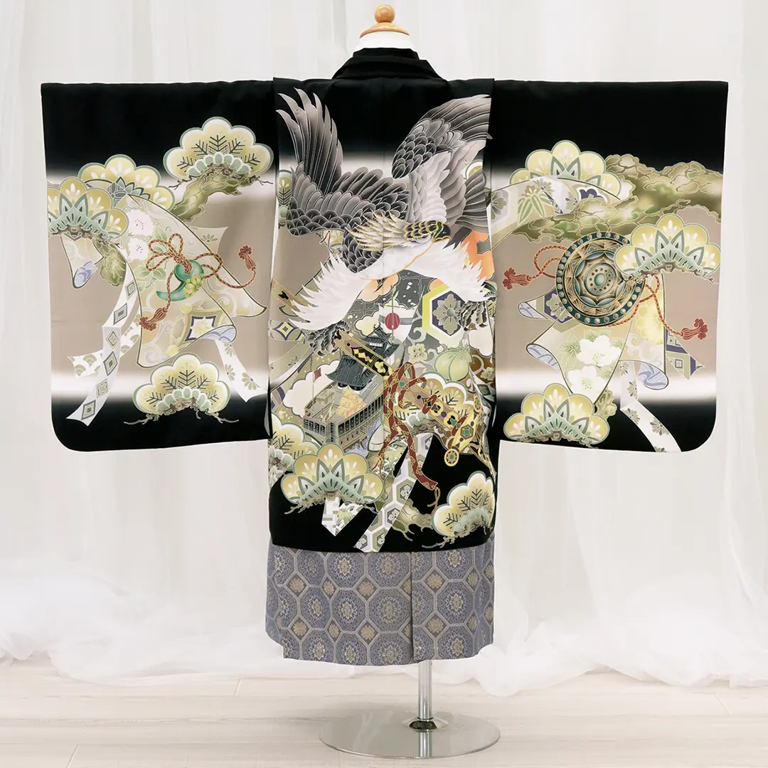 七五三着物レンタル／黒地に鷹と三種の神器、藍鼠の袴／小さめサイズ