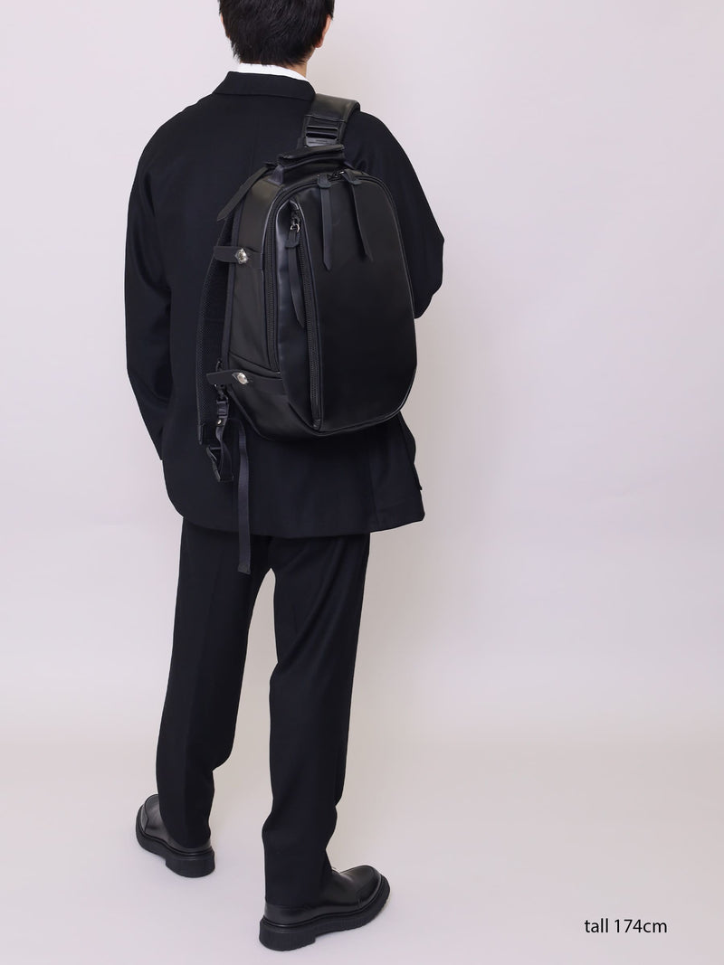 PACK-5 leather backpack (for 14inch pc) スタイリングがキマる