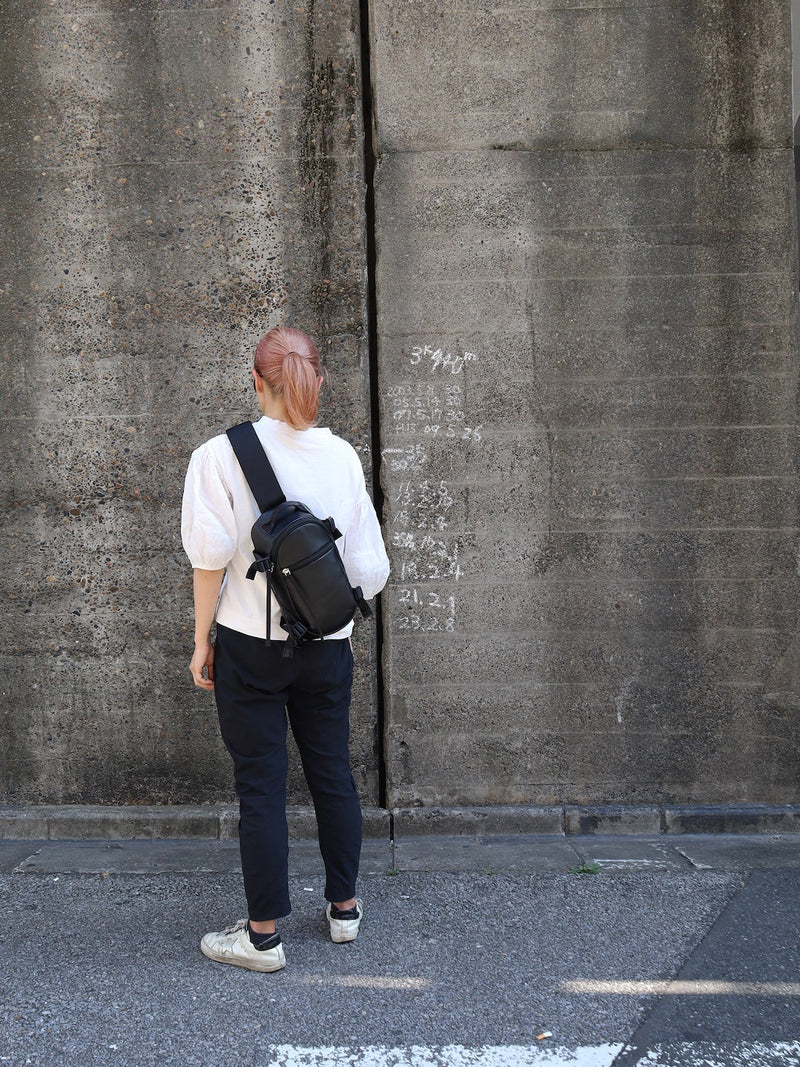 軽量レザーボディバッグ – KATSUYUKIKODAMA PARADIDDLE