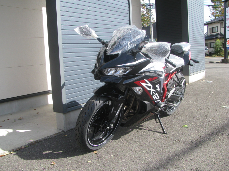 新車 カワサキ Ninja ZX－25R SE ブラック／ホワイト