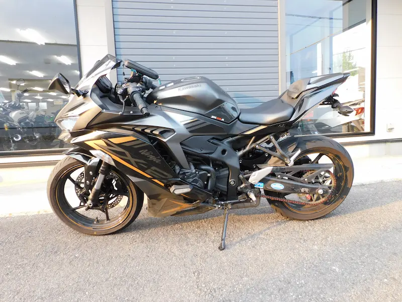 中古車 カワサキ Ninja ZX－25R SE グレー／ブラック