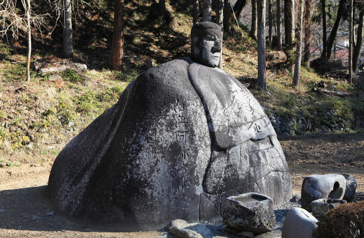 万治（まんじ）の石仏