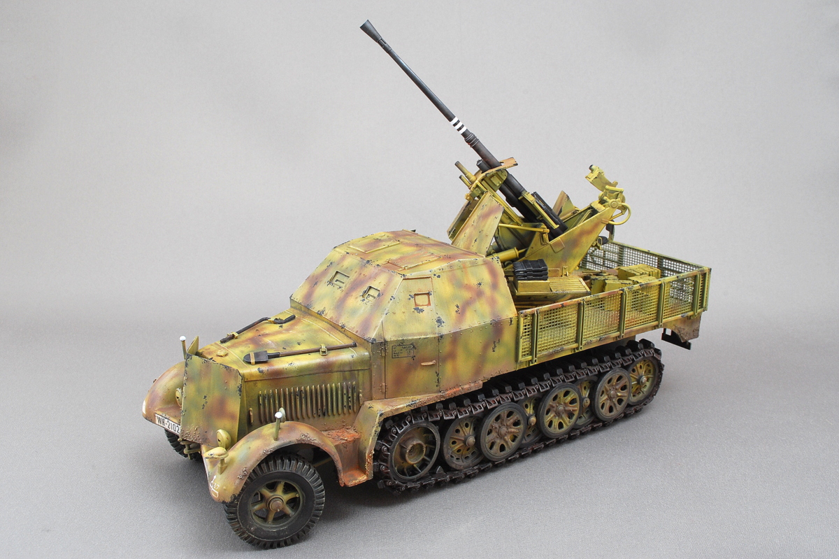 フラックザウリア 装甲8トンハーフトラック 3.7cm対空機関砲37型搭載