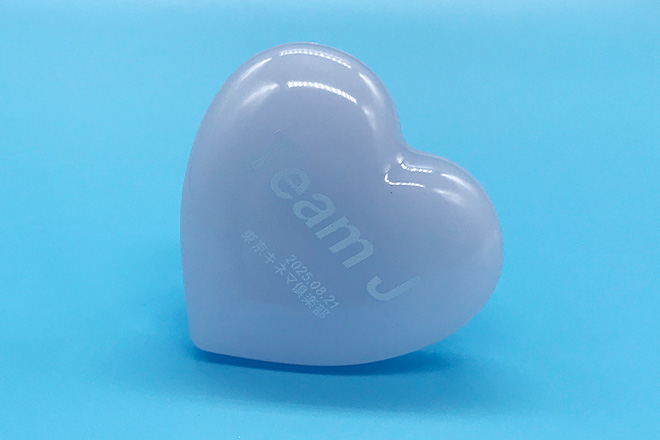 水色の文字がくっきり映えるハート型リングライト｜オリジナルグッズ