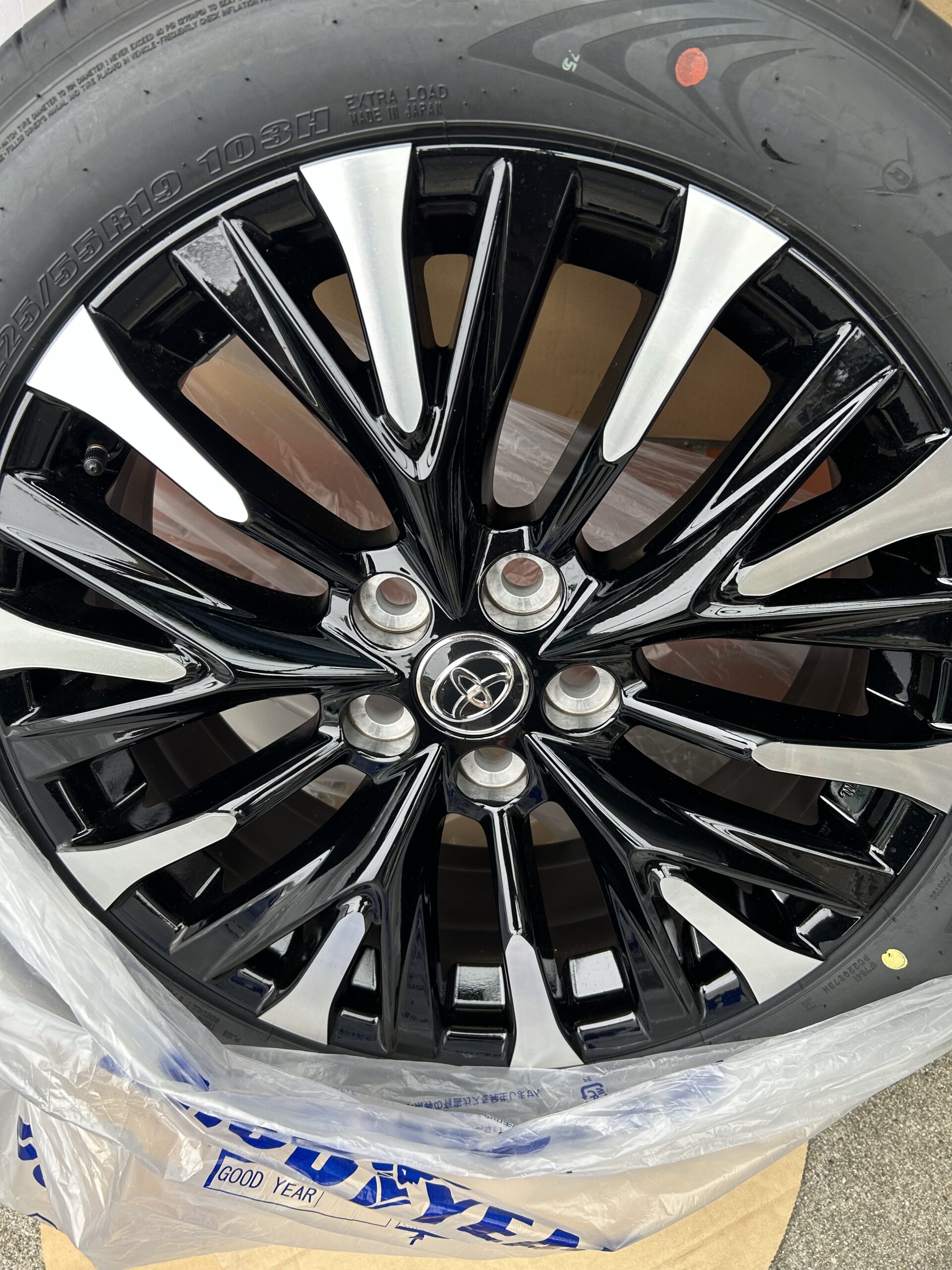 40系ヴェルファイア純正タイヤとアルミホイールセット 20万円以上買取