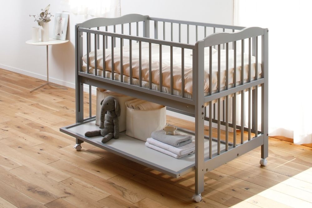 お世話がしやすいハイタイプベビーベッド