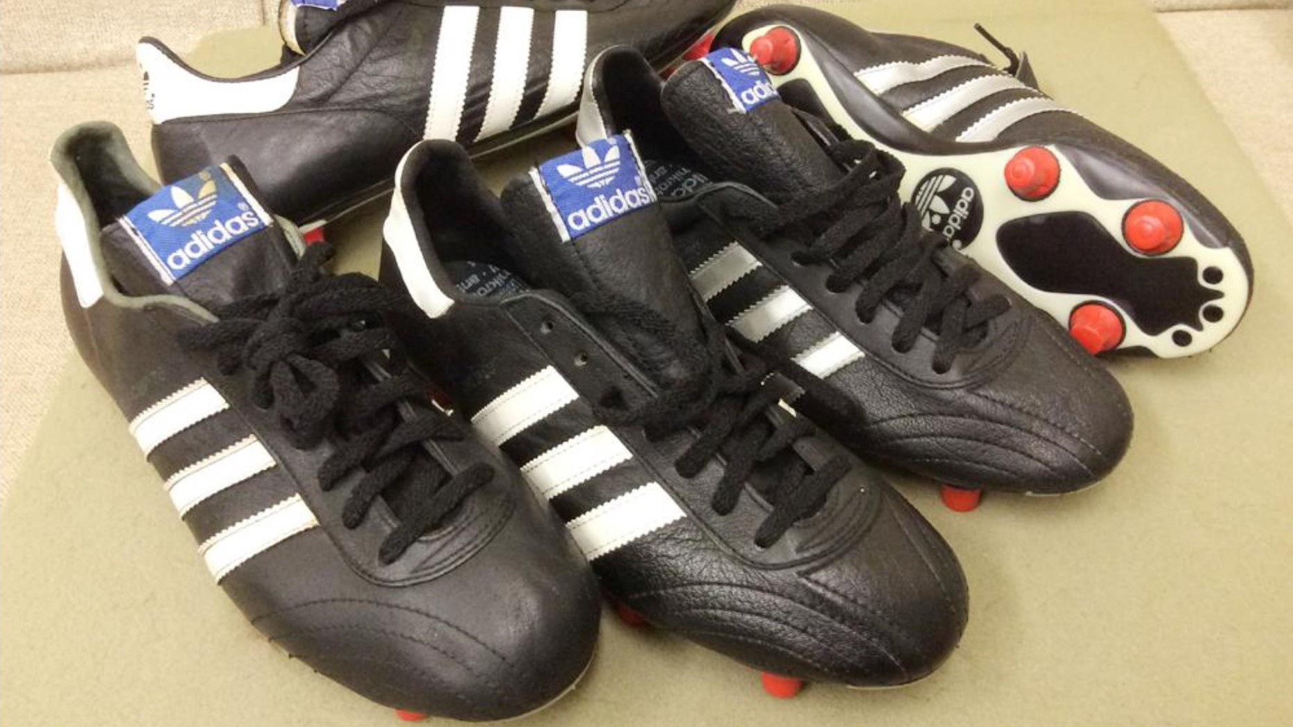 アディダス青と緑のスエードスパイクシューズナインフラット1980年発売