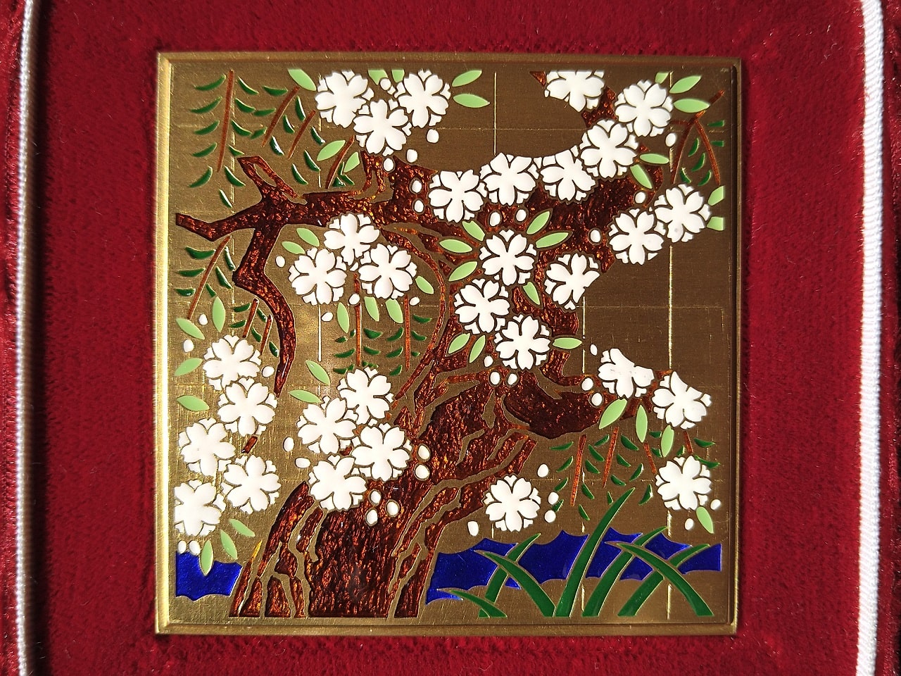造幣局「久蔵桜」七宝入り銀章牌の紹介 | 金銀砂子・造幣局の金属工芸