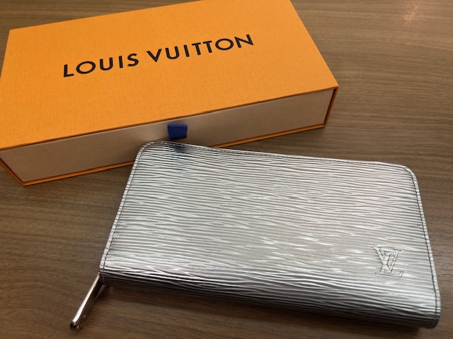 ルイヴィトン 日本限定LVナイト エピ ジッピーウォレット – キングラム