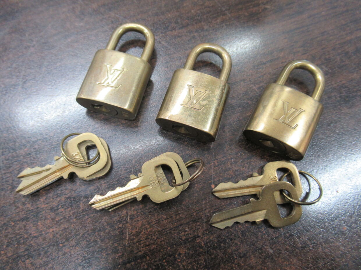 ルイヴィトン カデナ 南京錠の買取り – キングラム