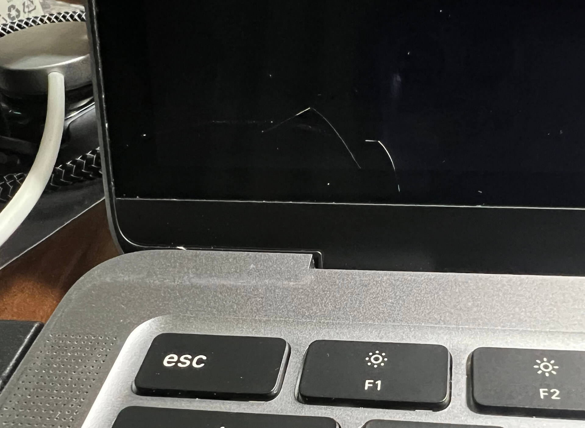 MacBook Air 2020 M1】を14,900円で買いました【液晶割れジャンク