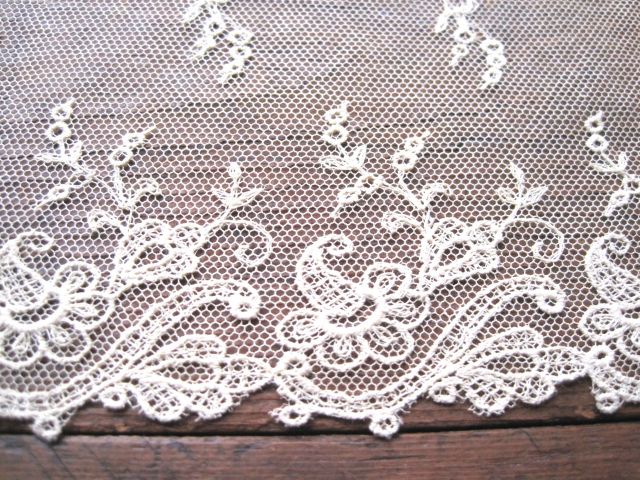 フランスアンティーク,チュールレー,ス刺繍エクリュ,幅広,花モチーフ