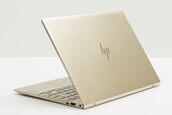 HP ENVY 13レビュー！ 14時間駆動で携帯性バツグンな13.3型モバイル