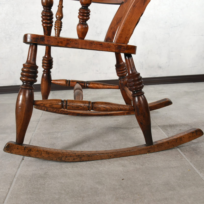 スラットバック ロッキングチェア – 神戸アンティークウェアハウス