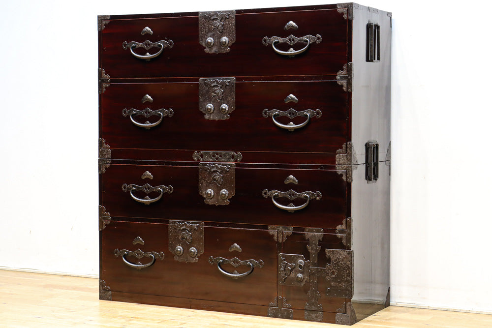 上品な漆を縁起の良い絵柄が雅に飾る二本松衣裳箪笥 BB2681 – 古福庵