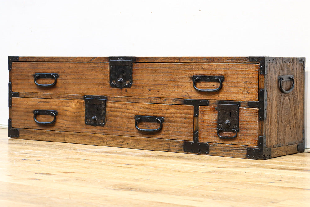 味わい深い色彩に風格漂う刀箪笥 BB2854 – 古福庵 [ KOFUKUAN