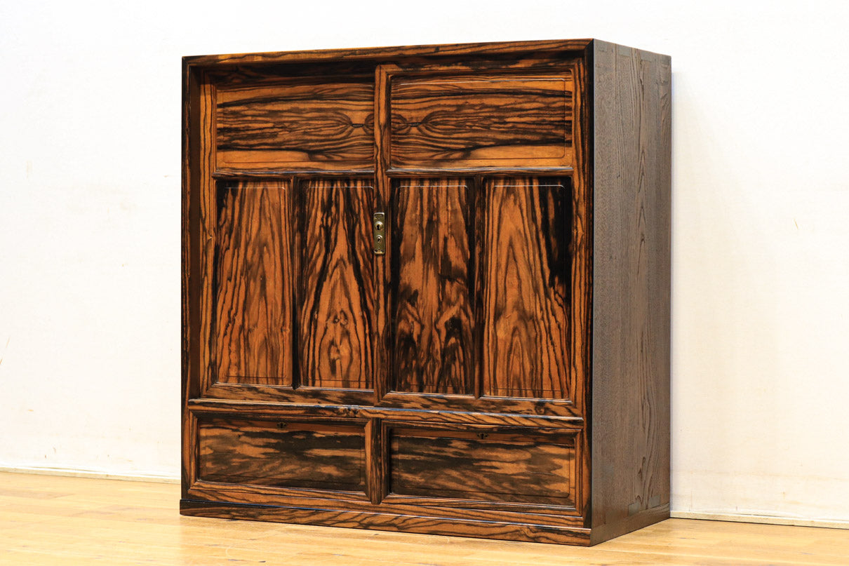 前面の全てを黒柿で埋め尽くした格調の高い帳場箪笥 BB2381 – 古福庵