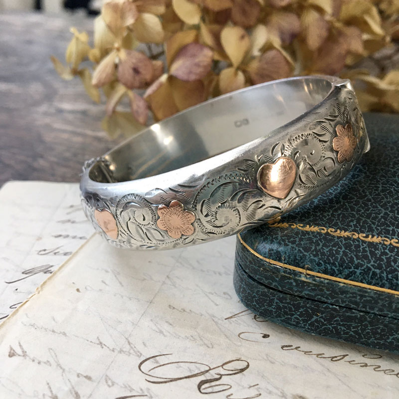 イギリス製 花とハートのシルバーバングル - アンティーク k-nuts