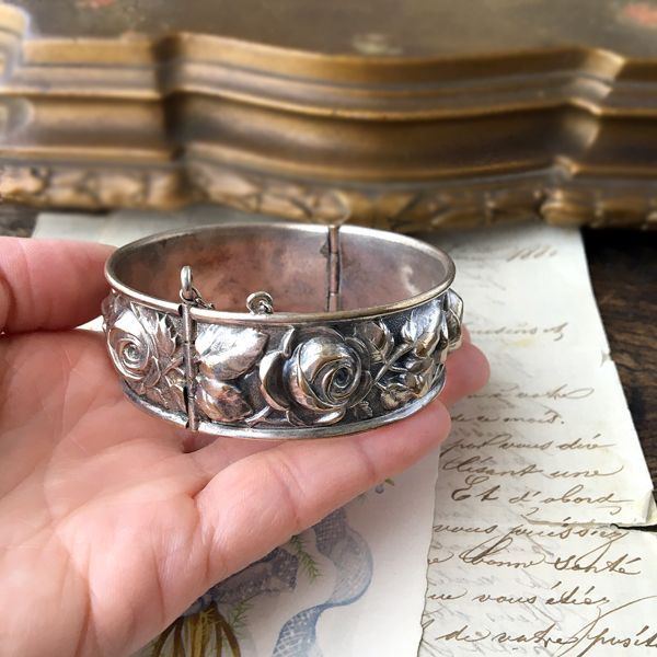バラ装飾の大きなバングル - アンティーク k-nuts