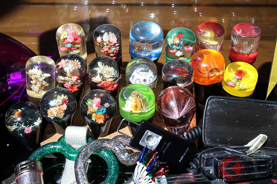 昔流行った懐かしの「水中花シフトノブ」令和の現在「可愛い！」の声も