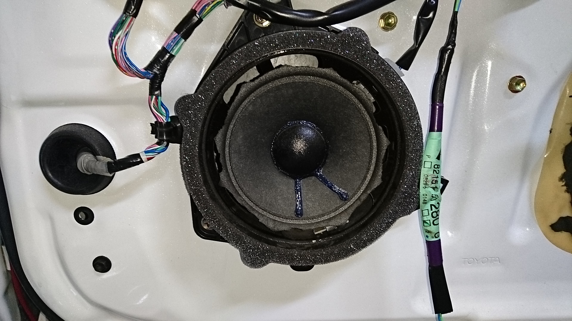 セルシオ】スピーカー、アンプ内蔵プロセッサー取付 | くるまや工房