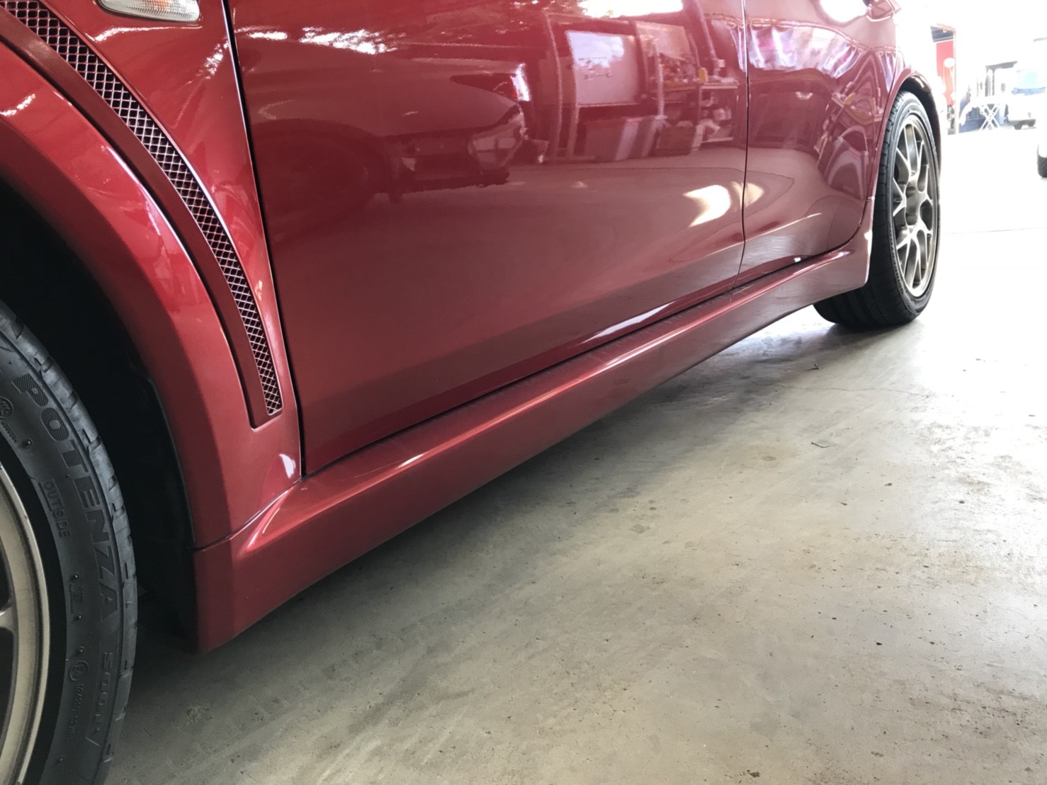 三菱 ランサーエボリューションX（CBA-CZ4A）サイドステップ交換