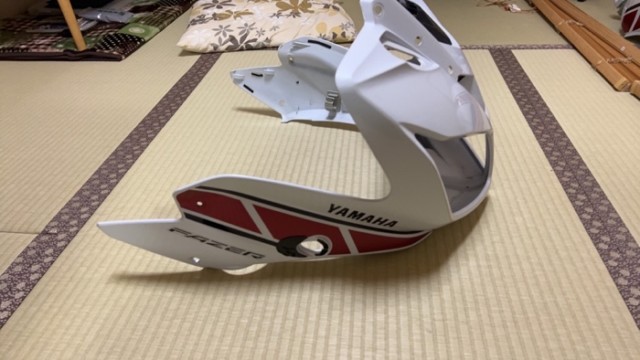 ヤマハ FZ1 FAZER アッパーカウルの欠損修理 前編 | 神奈川県厚木市の