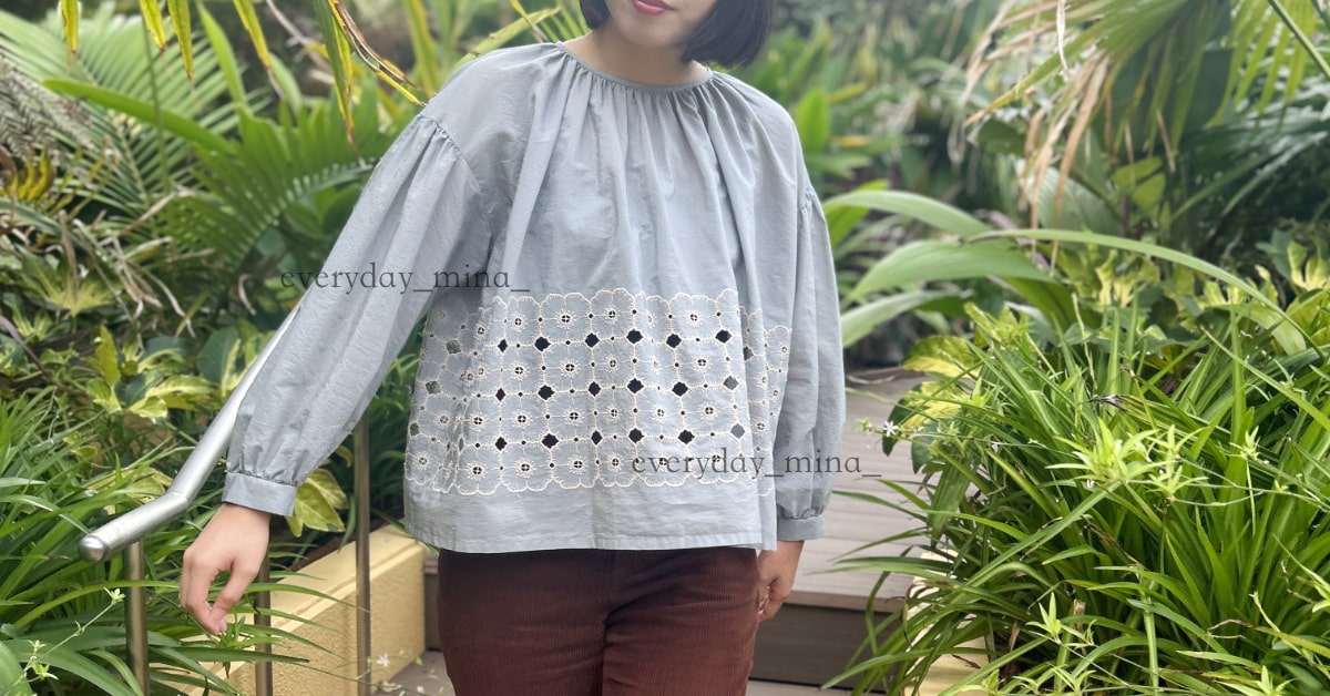 ミナ ペルホネン「anemone」のブラウス。時を越えて愛でたい、刺繍の