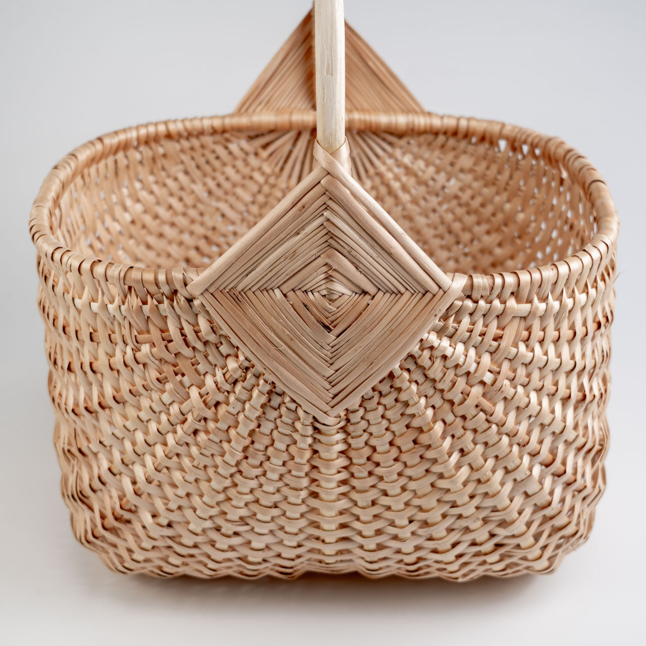 ラトビアの工房で作るハンドメイドかご | マッシュルームバスケット M