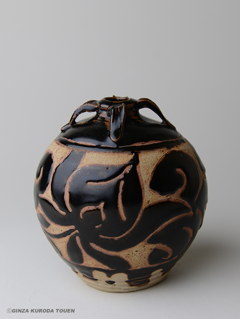 河井寛次郎 黒耀彫文草花文瓶子 [鐘渓窯] | 銀座 黒田陶苑