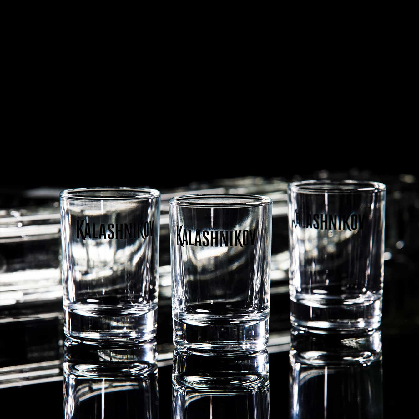 カラシニコフ ウォッカ 3ショットグラス付 - LADOGA JAPAN公式ウェブ