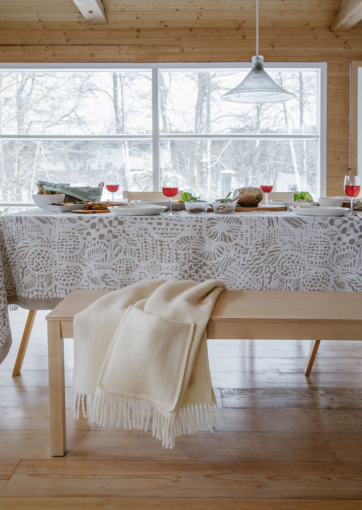 MARIA pocket shawl（white） – LAPUAN KANKURIT（ラプアンカンクリ）