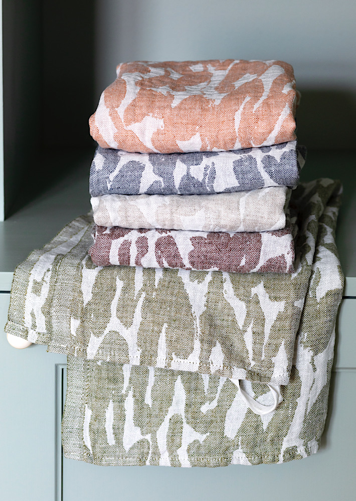 JÄKÄLÄ multi-use towel 95x180cm – LAPUAN KANKURIT（ラプアンカンクリ）