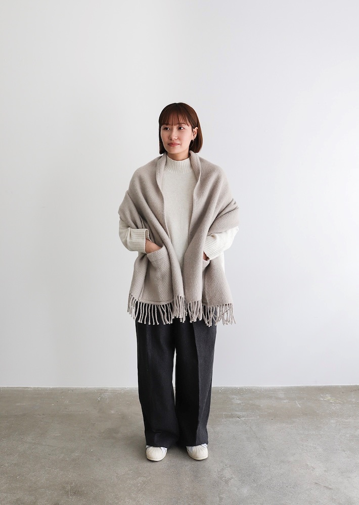 UNI pocket shawl（light beige） – LAPUAN KANKURIT（ラプアンカンクリ）