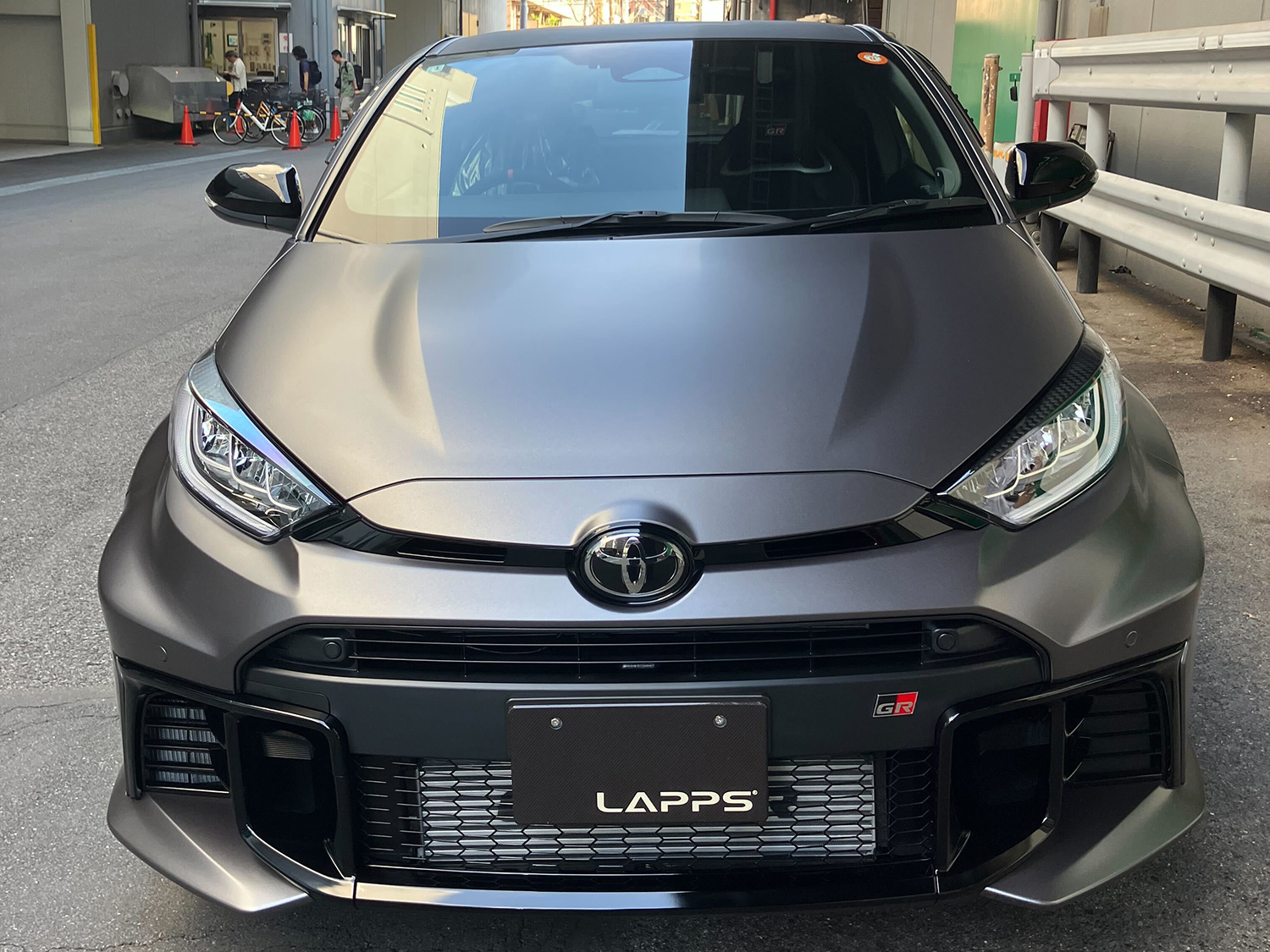 GRヤリスのカーラッピング施工事例をご紹介 | カーラッピングスタジオ