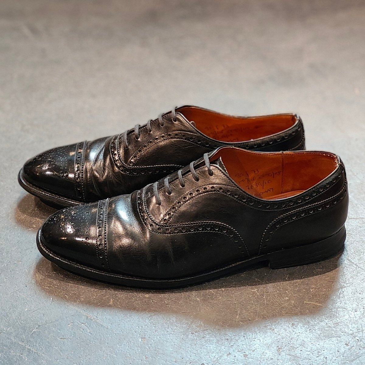 Church's】チャーチ 3都市 ディプロマット セミブローグ カーフ